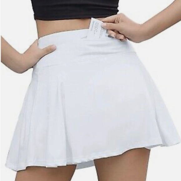 We 1 Fit Women’s NWT Tennis/Golf White Pleated Skort Size Small 2/$27🌞 - Picture 2 of 5